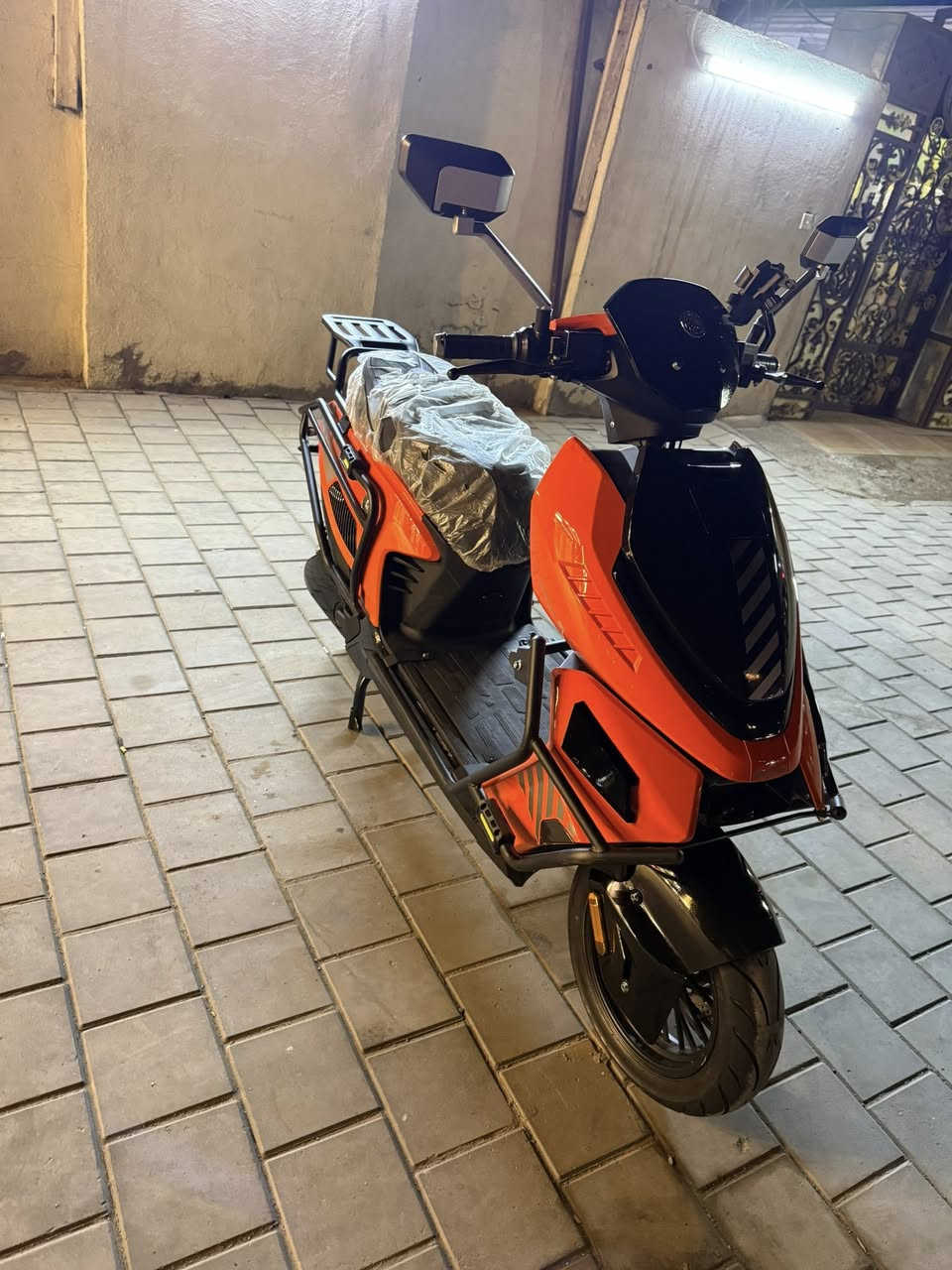 دراجه شحن أباتشي 2026 استعمال إسبوعين فقط بطاريه ليثيوم 72 فولد 50 أمبير تمشي مسافه 70 كيلو 3 سرع السرعه القصوى 85 بيها نضام بك ونضام كروز تثبيت السرعه وبيها صندوق ايضا ويه الدراجه وقاعده تليفون تايرات جوبلس وبريكات هيدروليك ملف 2500 مكاني بغداد حي القاهره الضباط اي استفسار هذا رقمي ***********
