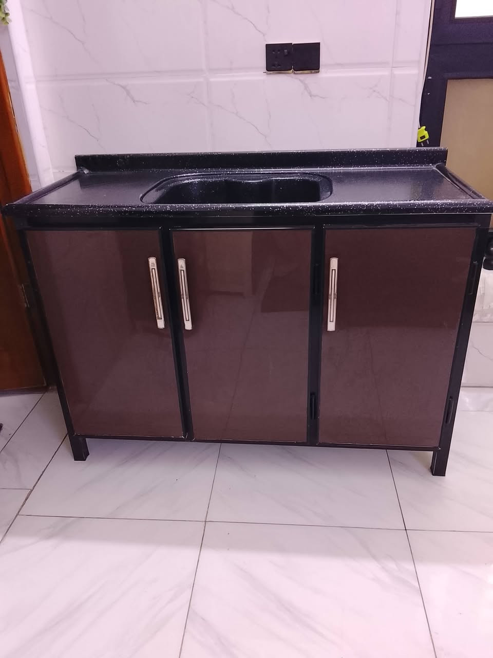 سنك تفصال درجة اولى مرمر نظيف جداً لايوجد ضرر السعر 125 وبي مجال العنوان بغداد الشعب الرقم ***********
