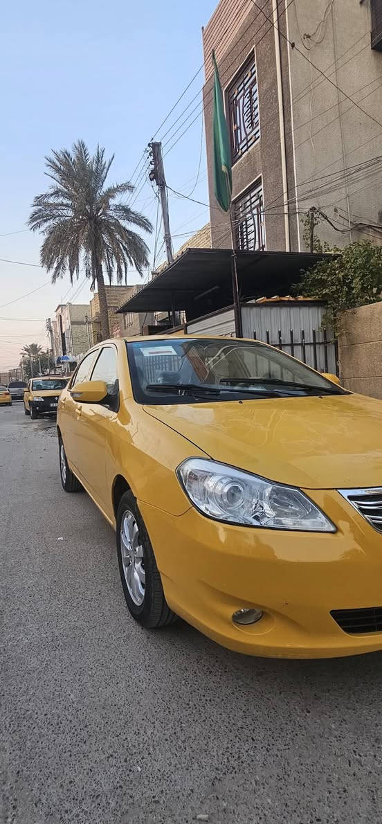 السلام عليكم بيوايدي جي ثري كير عادي موديل 13رقم بغداد انكليزي السياره مكفوله عده الدواير الخلفيه ولباب الخلفي  موضحه بل صوره فقط كير محرك تبريد صدر امامي خلفي تخم تاير كله  جديد السياره ماشيه 100حقيقي مصفره هيئه وغرامات بسمي مكان السياره بغداد الشعب السعر 62 وبيه حك الجيه ***********
