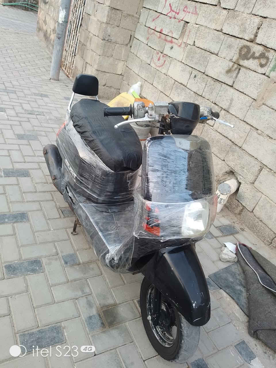 السلام عليكم ماكس بوليس البيع مفتوحه مراه وحده سلف كامل بس ناقصه دشلي هندر اشاير الايت وبك لايت كلهن شقالات سعره 475 وبيه مجال نتصال عله هاذه رقم *********** مكاني بصره تقاطع الكزيزه
