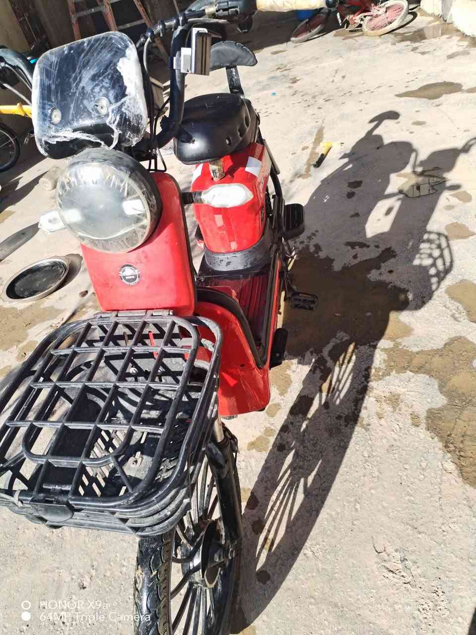 السلام عليكم يوجد باسكيل شحن حجم 20 كامل مكمل بطاريات جدد  عقل جديد  اشاره يمين ويسار لايت عدسه السعر 275 بيه مجال بسيط الشراي يتصل ***********
