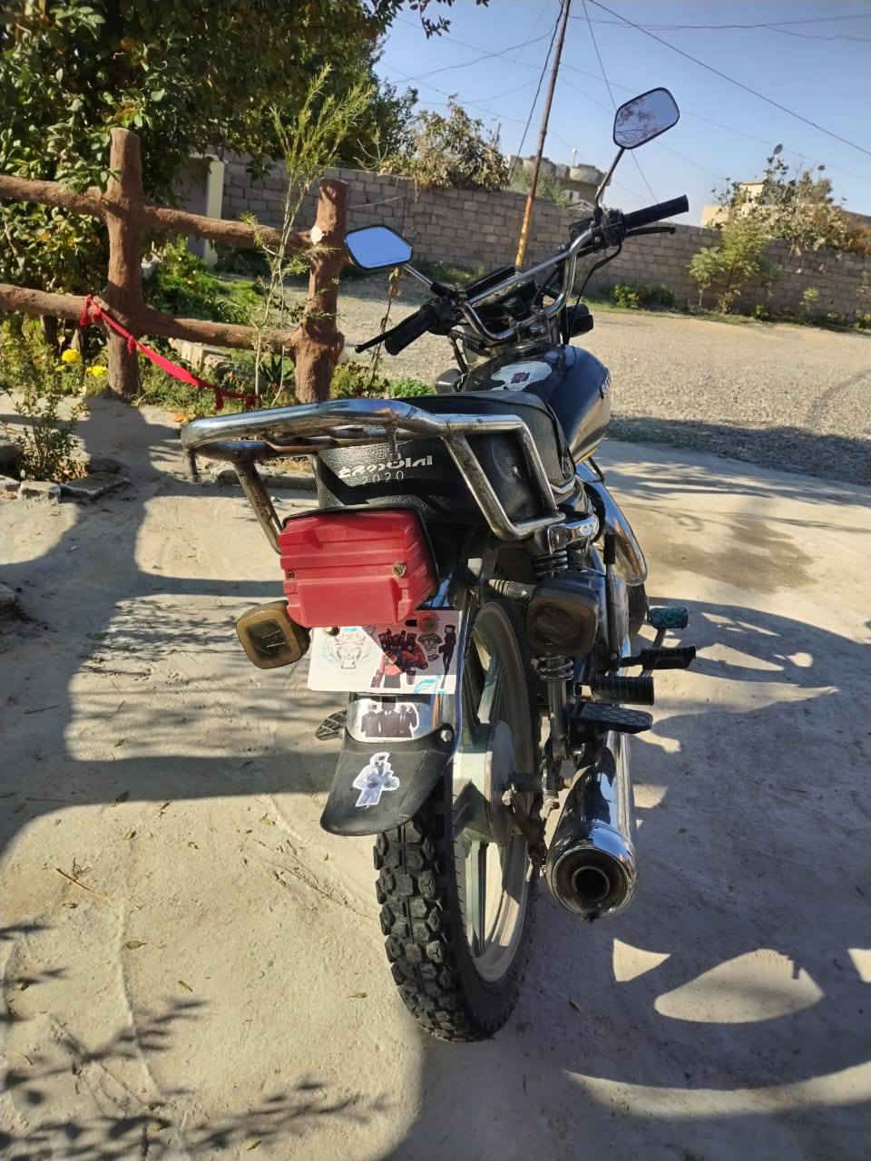 السلام عليكم مكلف بلنشر
موطور سيفان للبيع  وزن ثقيل 2020 شرط كهربائيات شغاله نكره سلف محرك ما مفتوح برغي فقط مبدل كلجات جدد شرط شغل واطلع السعر 350 وبي مجال بيع فقط بدون مراوس شراي اتصل  ***********
