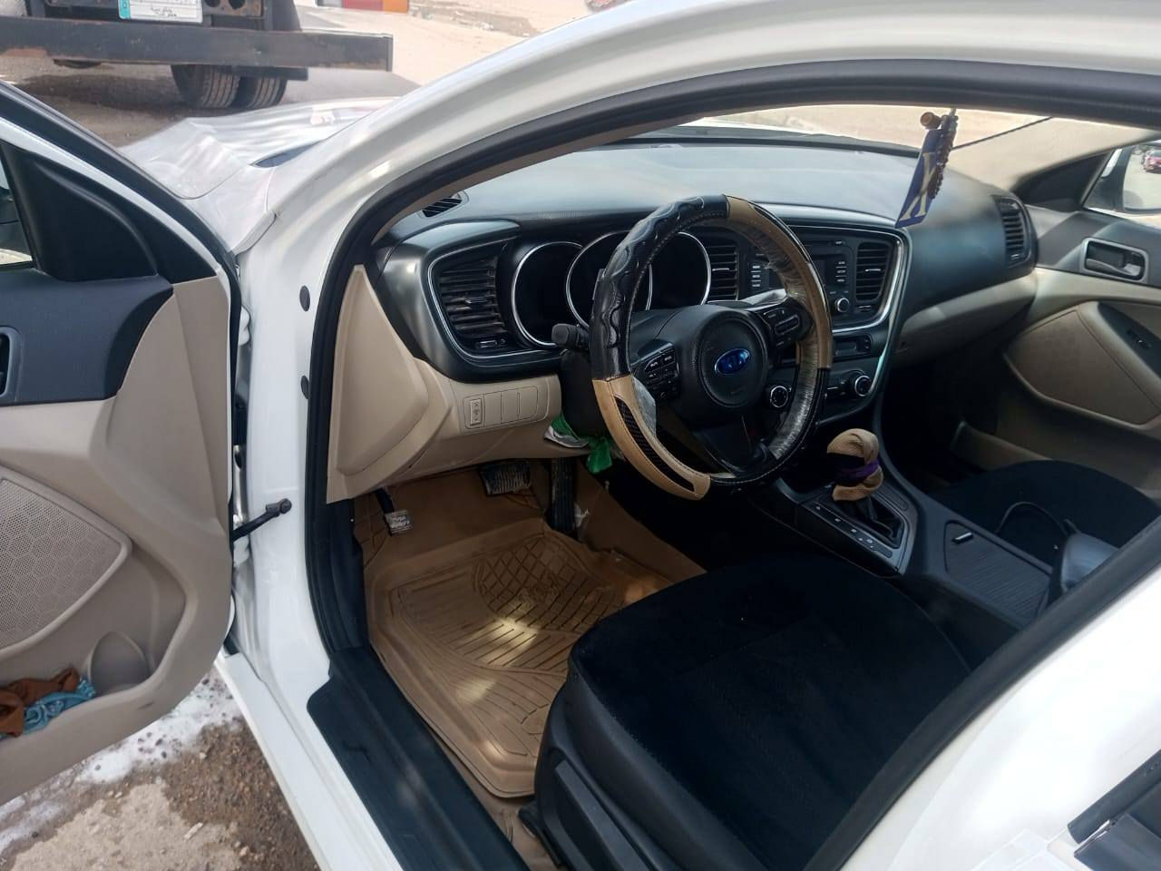 بعد التحية 
كيا اوبتيما موديل 15 رقم بغداد بأسمي محرك 2000 دوش نص فول سياره جاهزة مكان السماوة 
السعر 143
للاستفسار ***********
