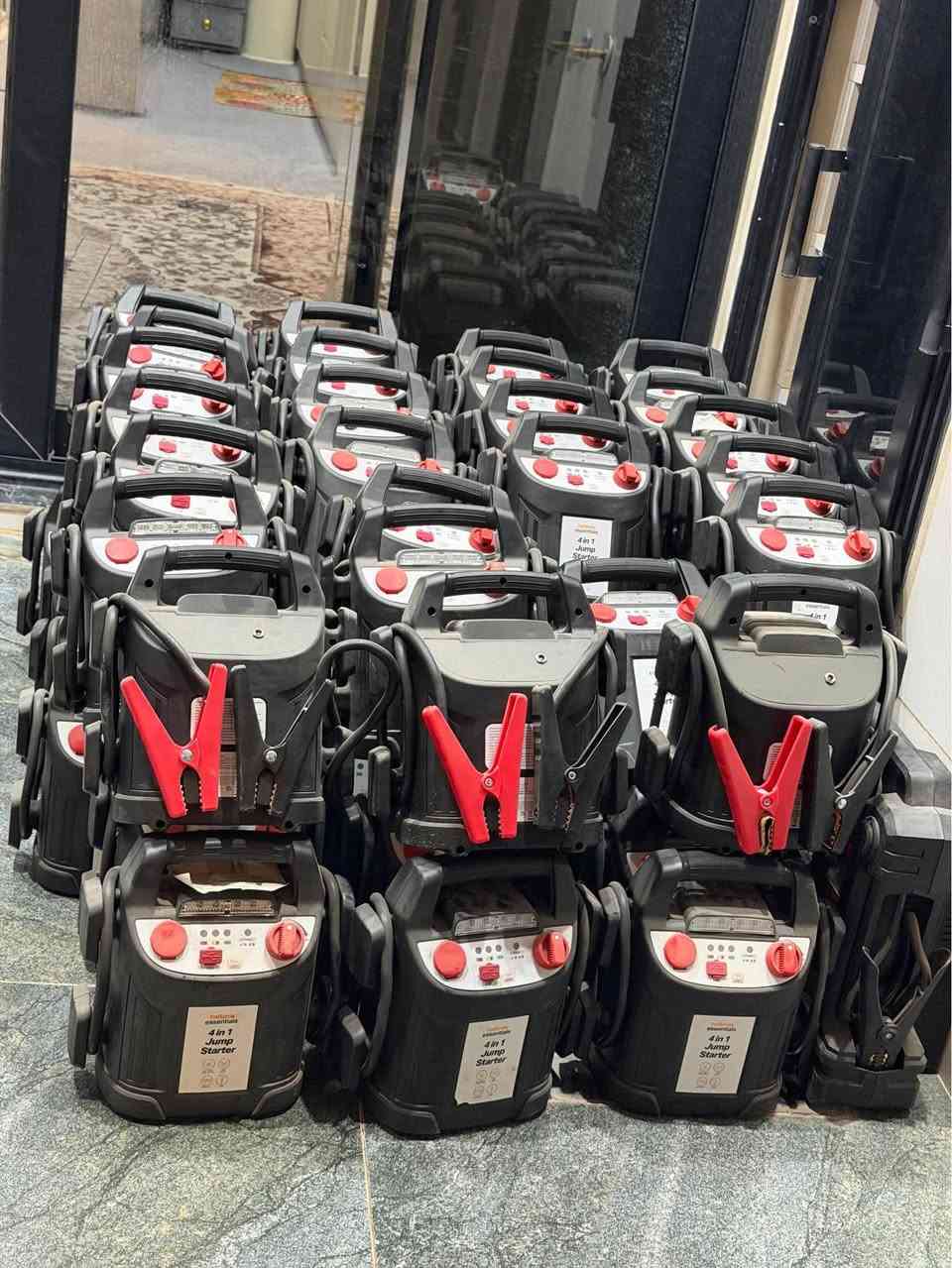 جتل سياره باور بانك لايت اصلي بريطاني  ضمان 3 شهر موجود جمله مفرد عنوان اربيل  جديد مامستعمل تكدر تسوي 15 مره جتل سياره تفيد اهل معارض عنوان اربيل شراي يخابر على رقم *********** واتساب موجوده
اكو توصيل كل محافظات 
سعر جمله 50 دولار
سعر ثابت أربيل, العراق
