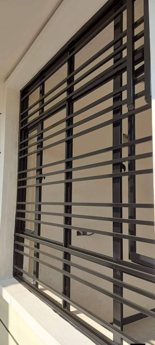 السلام عليكم صباغ متفرغ حاليا انواع الحديد شبابيك وبيبان واجهات داخل وخارجي الاستفسار على الرقم***********
