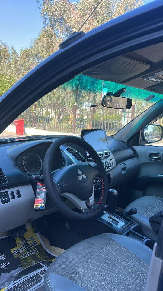 السلام عليكم
بيكم مسيو بوش 2015
محرك6سلندر كير اوتماتيك فورويل بانزين 
ماشية 165 
بيه جراد قليل وصبغ بلذيل السعر 155
للستفسار *********** عنوانه بغداد
