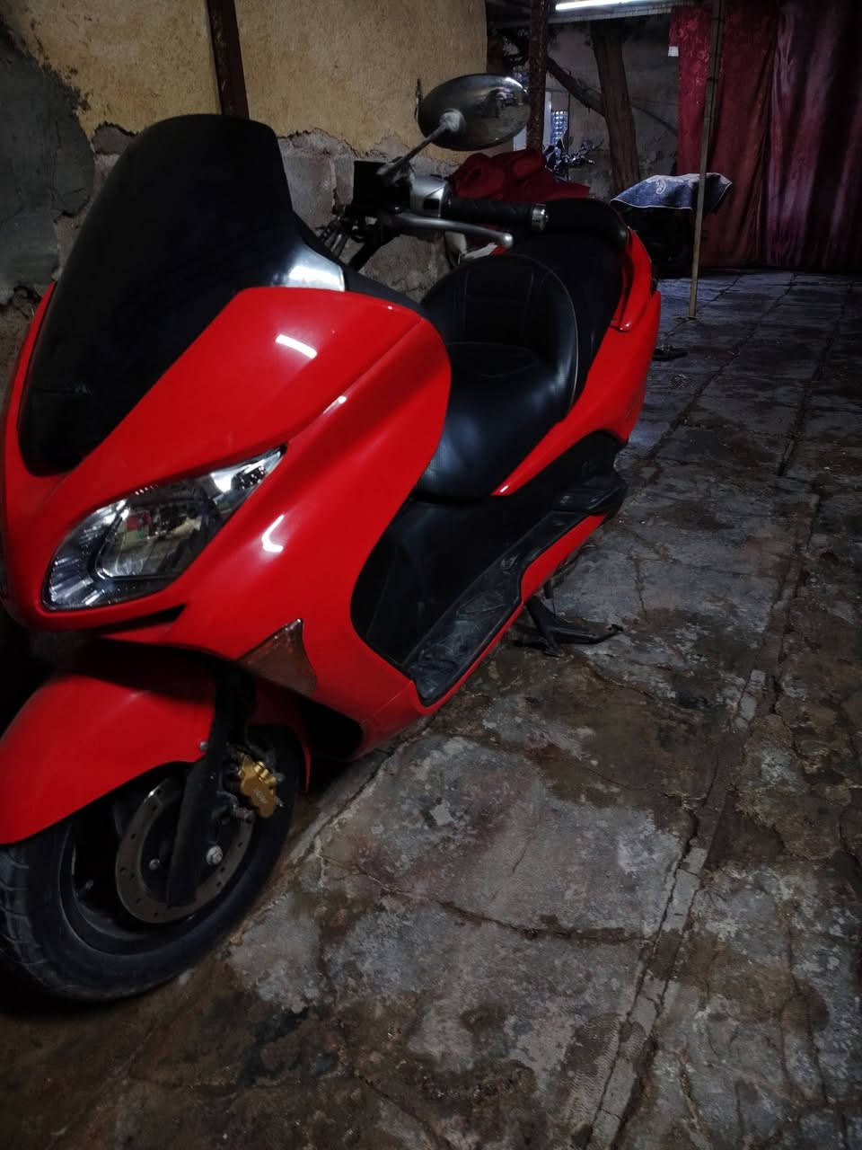 المميزه ( هوندا فورزه)الون ( أحمر  )  7 كير 4 تحويلات + نضام سبورت
مكينه بلكارتون / كلجات جويتر فيتم كله بلاد 
كهربائيات كله شغاله  / بك لايت كرستال / اكلوب جنطه شغال 
ستان حساس/ تايرات جدد شرط نقشه عاليه  كهربائيات  / مري نيكل / 
شلعه معدل شك الكاع/ حماوه صيف شته نص ثابته / 
شرط ترايك محافضات من الزاخو للفاو 
ملاحضه: دراجه احله من صور ب ١٠٠ مره شرط جيب معاك الف فيتر وفحص وشرط ابيع من باب بيتي اوراقها كامله وصل قبض ايرادات كمرك اوراق رسميهه 
سعرها (  خاص خاص او اتنتصل )   
***********
