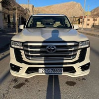 تۆیۆتا لاندکڕۆز 2022 مواسەفات GXR سێ شاشە  84 هەزار ڕۆشتووە  فول مواسە...