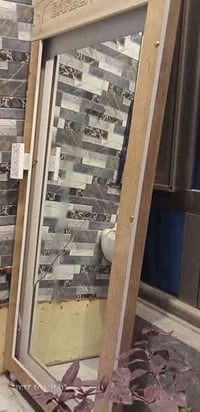 كرسي حلاقة 125الف مع مراية25الف للعلم المراية مكسوره فقط اطار نظيف الا...