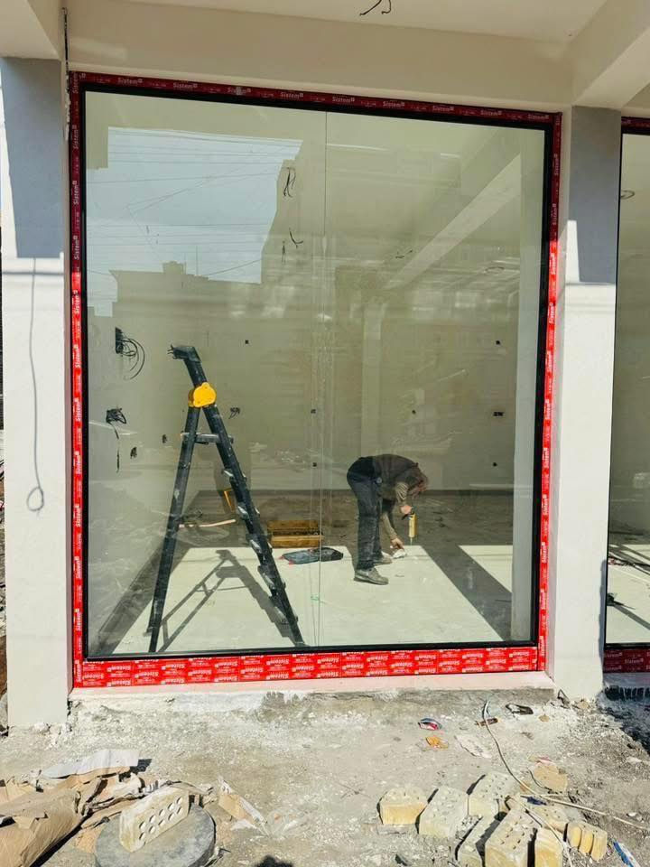 عمل واجهات وثوابت وقواطع الزجاجيه ١٠ملم
***********
