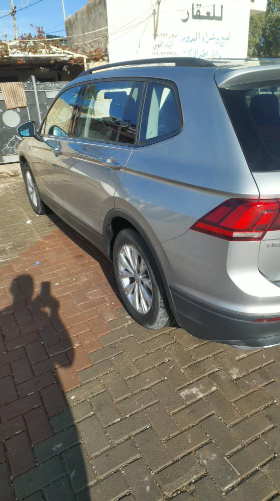 فوكس واكن تيكوان 7راكب رقم اربيل دولي سنويه وهزه وبراد جديد بسمي ضرراقل الربع صبغ جامرلغ السكن مع شي قليل في البنيد بدون تبديل اي قطعه السياره على وضع الشركه ***********بيه واتساب كركوك, العراق
