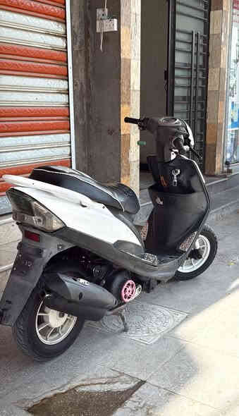 السلام عليكم شباب 
ماكس عدلة للبيع مزوعه غراض كلشي بالك بيه كلشي شغال كفاله كهربائيات دراجه نضيفه ونصبته تخبل لسعر عل خاص متواجد ماسنجر و *********** و واتس
