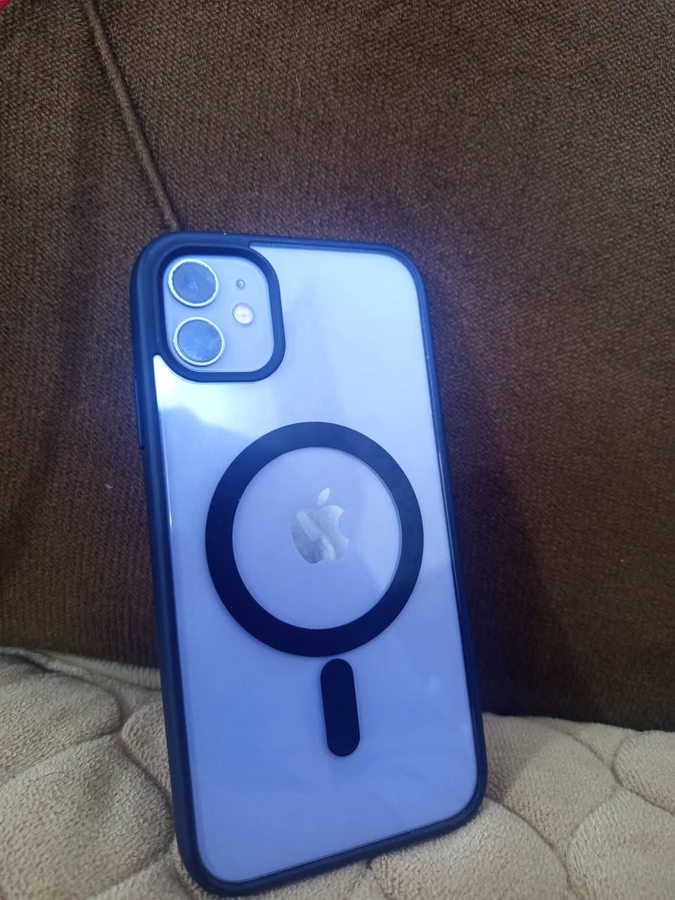 ايفون 11 عادي كامرتين مستبدل بطاريه فقط تقره 100 بطاريه اصليه صرف طبيعي جدا ذاكره 128 نموذج  m شرق اوسط السعر 250 وبي مجال جدا بسيط  *********** متواجد واتساب فقط
