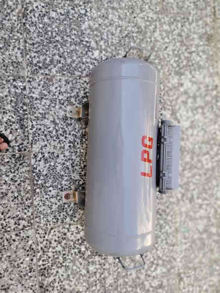 سلام عليكم شباب عندي منضومه غاز شغاله مال حاويه كوري اصلي السعر 250 مكاني بغداد حي اور رقم الهاتف ***********
