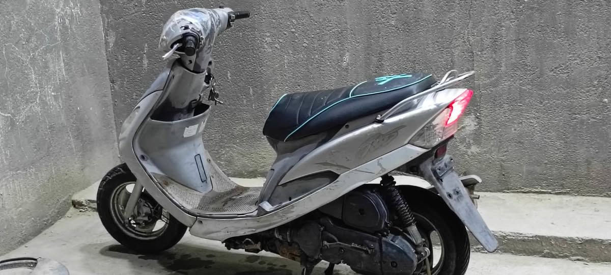 السلام عليكم
ماكس  منغولي ما مفتوحة 

دراجه محركهة نضيف بس الدراجه هاملهة يرادلهة ادامة وابد ما طابة مصلح فقط الدهن وعطل بصيط الدراجة ما اذب عليهة ربع تجي وتفحص وشوف بعينك  فقط الكفرات اذا تريد تبدلهن  واوراق الحاوية مالتهة موجودة ومكاتبة بيع وشراء من

 عبد الامير موجودة السعر 700 وبيهة مجال 

المكان ناصرية مركز
***********
