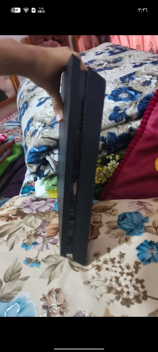 سلام عليك بلي فور سلم اونلاين نضيف كلش مستخدم قليل جدا يحتوي عل 2جوستك وقرص فيفا 24وجي تي أي 5 و بيس 26 
يوجد مراوس مع مهكر للاستفسار ***********
