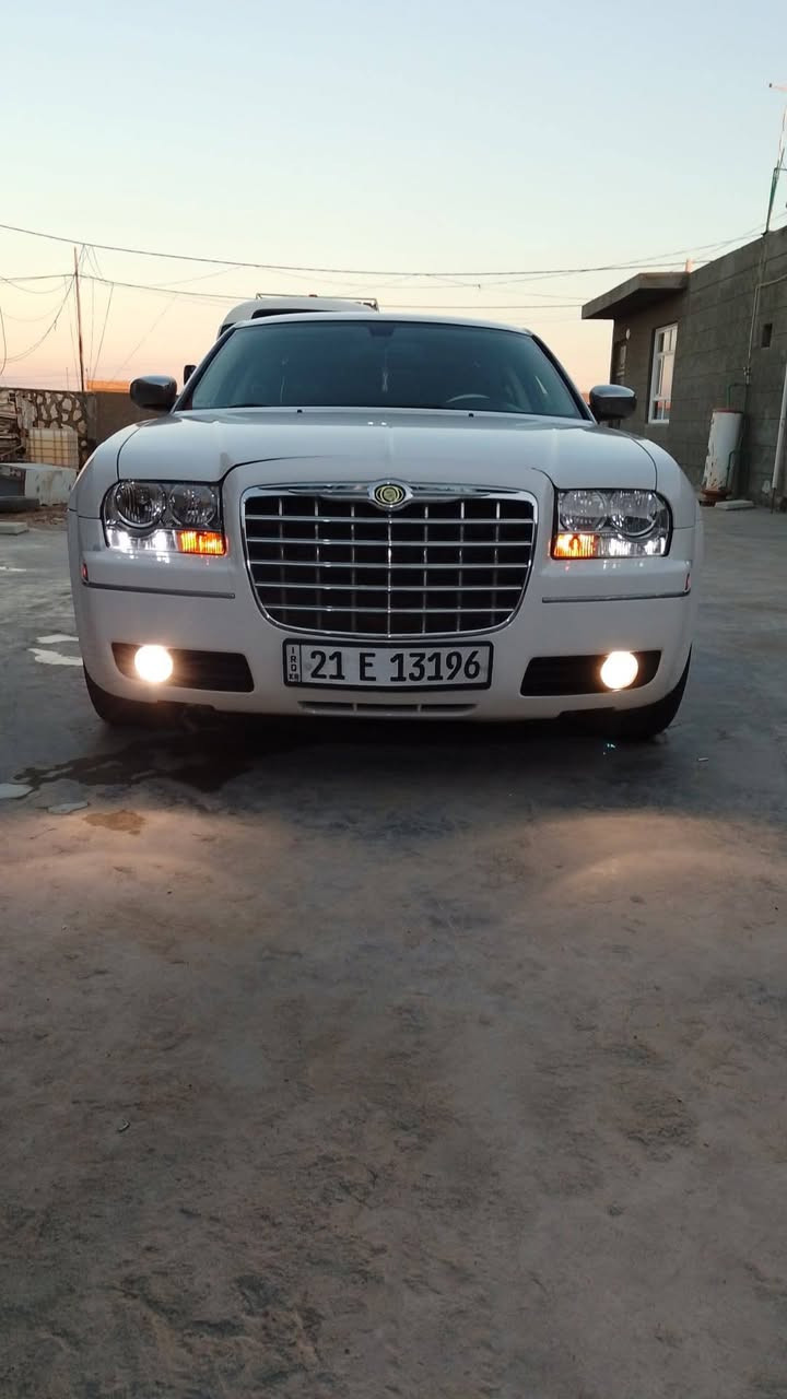 السلام عليكم مرخصت الادمن 
اوباما 2010 اصل 
كفاله عامه  
رقم شمالي بأسمي شرط التحويل 
سنويه جديده لغاية 2028
4 جوكات  كشنات جلد 
اي بي اس الجبير 
مكينه 3500 
كير ومكينه جدد 
جداديه جديده 
كهربائيات كلها شغاله 
تخم تاير جديد 
السياره جديده بمعنى الكلمه 
مكان السياره الديوانية 
السعر 145 وبيها مجال لطيبين 
*********** 
***********
