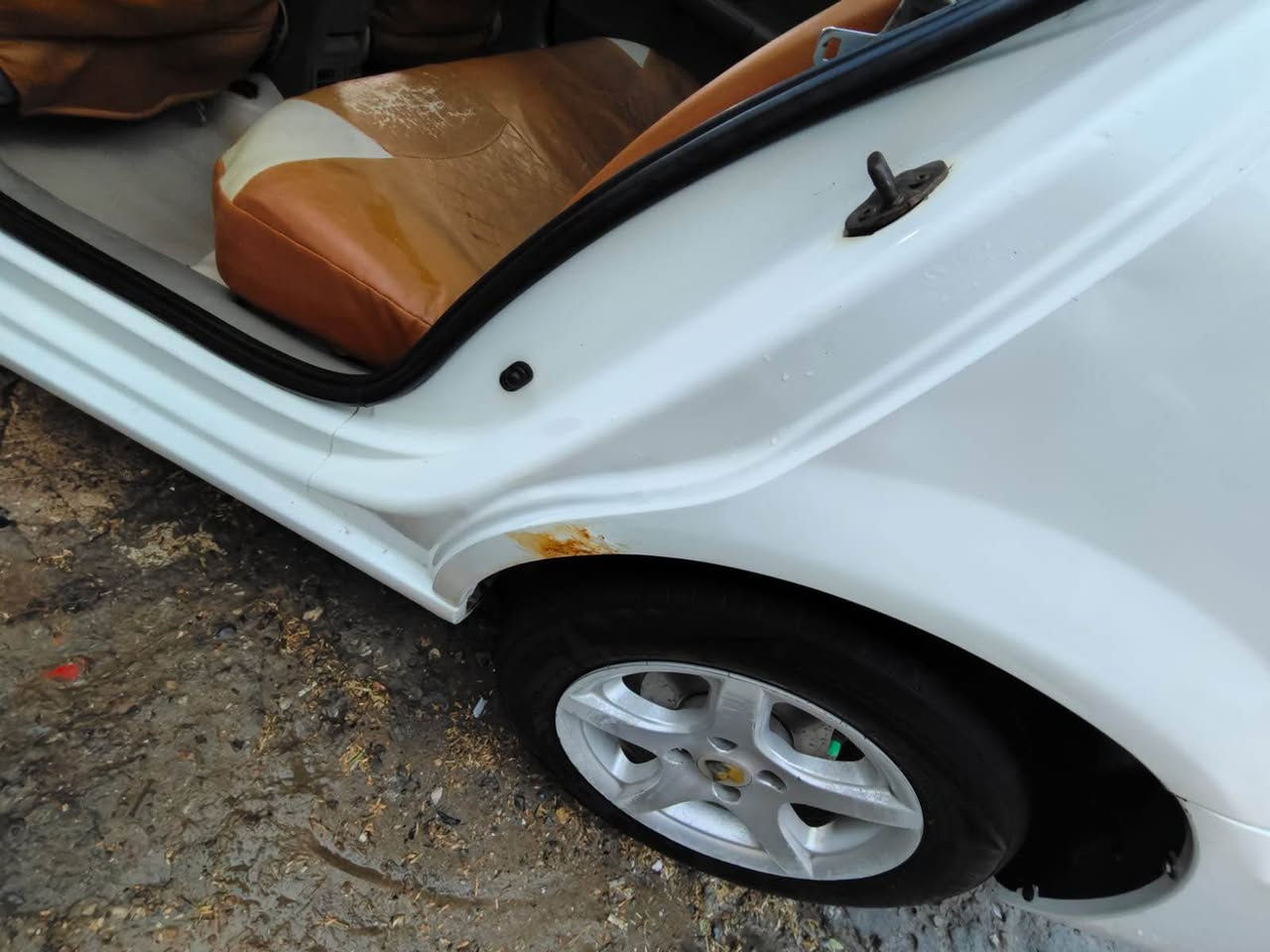 السلام عليكم سياره سمند سورن موديل 2011 سيره جاهزه وحلوه ونضيفه مثل اللي بالصور سياره مكينه تبريد حداديه سياره جاهزه كلش سياره لا ضربه ولا تبديل  السعر 40 بيها مجال بسيط للطيبين *********** البصرة, العراق
