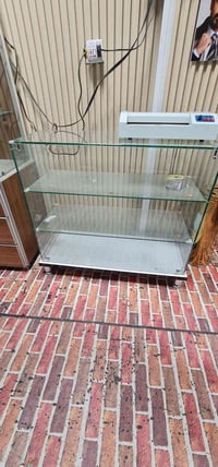 فاترينا غير مستخدمة للبيع للتواصل 07702774937