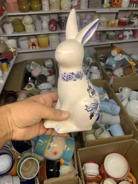 السلام عليكم 
تصفية شلعة مال بث تيكتوك العدد تقريياا ١٤٠٠ قطعه كله تحفيات كدامكم ١٥ كارتون بيض ترس والرفوف بيهن بلخلف 
بيهن تحفيات ومكات مجسم وشكردان مجسم وغراض بيهن خير وخبزه ابيه جوه سعرهن والقران الكريم رابو مصلحه يعرف اسعارهن  تجي للبيت تفحص وتشوف براحتك 
عنوان 
بغداد الامين شارع النواب  
سعر ٨٠٠ الف
***********
