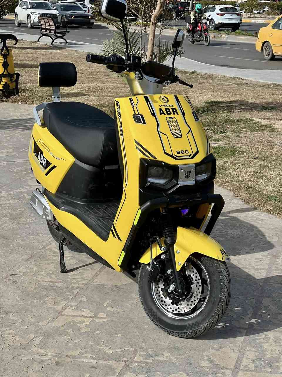 دراجه للبيع موديل 25 استعمال قليل 4 سرع نظام البك سرعه 90 أناره  6 بطاريات كبار فول سويج عدد2 بصمه 2 كارت تشغيل شاشه 2  الدراجه اي نقص مابيه السعر 650 وبيه مجال العنوان المشتل ***********
