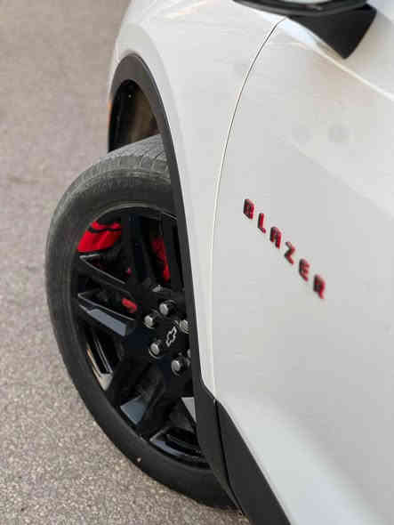 السلام عليكم
شوفرليت بلايزر RS  2023
رقم بغداد 
فول موصفات عدى الفتحه كامرات
جنطه كهرباء ردار امامي وخلفي
تحكم ستيرن جهتين مثبت سرعه
تشغيل عن بعد بصمه
كشنات تدفئه تبريد تبريد 2 قطعتين
جنطه كهرباء وشفط
محرك 6 سلندر بانزين عادي شرط
وارد امريكا حادث جاملغ وبنيد 
السعر 230$
*********** بغداد
