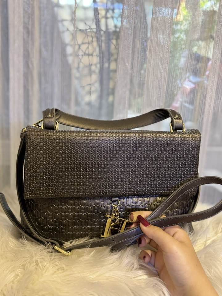 حقيبه ماركه CH امريكيه للمصممه كارولينا هيريرا


**إذا كنت صاحب هذا الإعلان وتريد حذفه لأي سبب، رجاءا أرسل رسالة إلى الدعم الفني**
