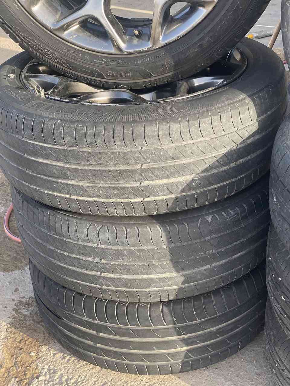 السلام عليكم 
تخم ويل كب ٢٠ اوباما جارجر جالنجر 
يرهم امريكي اصلي بلادي 
مع تخم تاير كوري نظيف 
السعر ٣٥٠ الف 
العنوان العزيزيه شارع العام مدخل السفينه 
الرقم ***********
