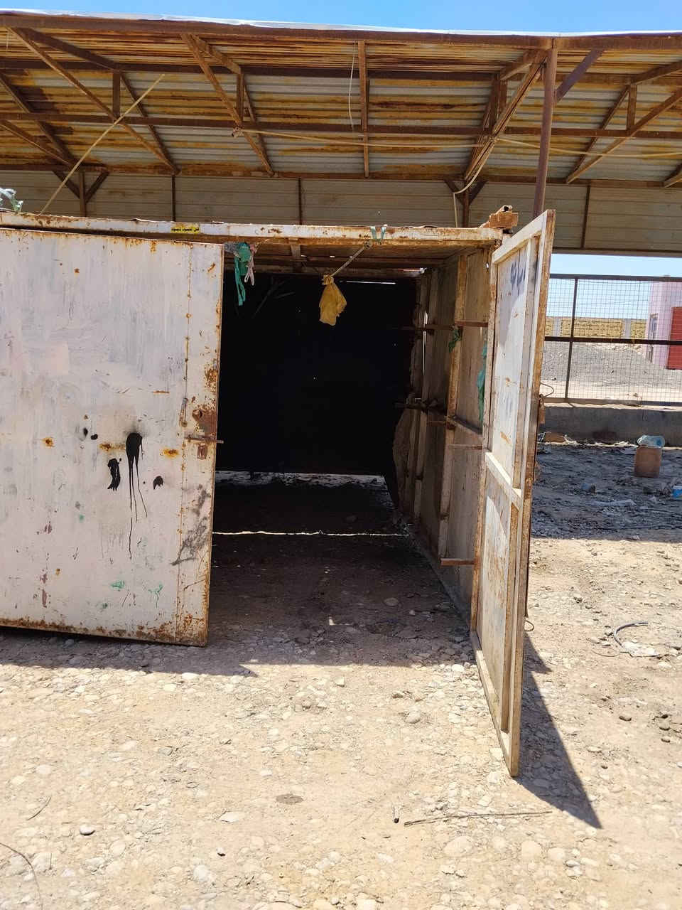 كشك طول خمسه متر والعرض 2ونص متر نضيف جدا المكان بابل الشوملي الرقم *********** السعر 500الف وبيه مجال
