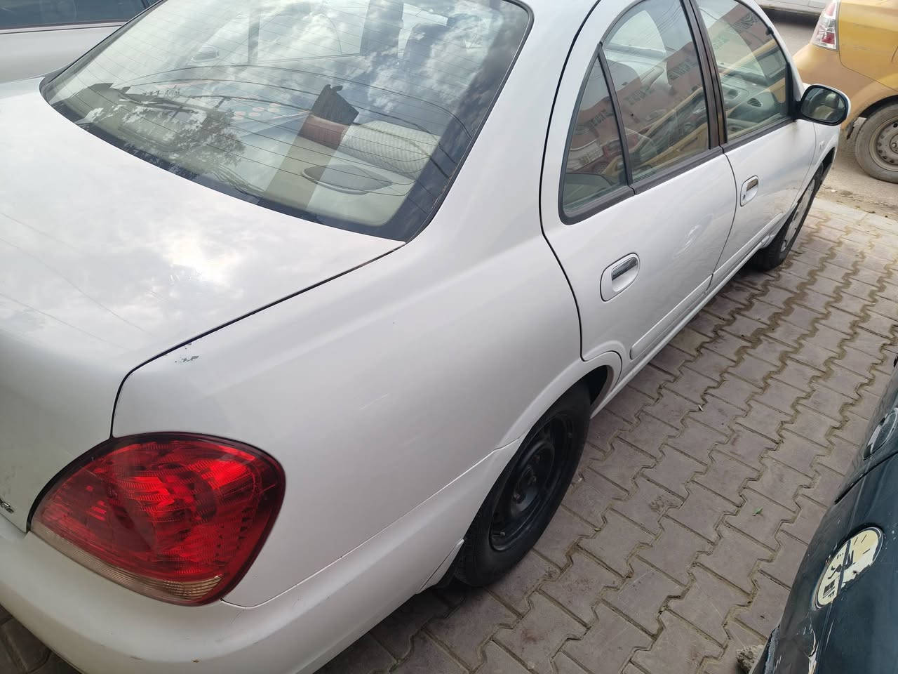 السلام عليكم
نيسان سني 2010 ياباني ابيض للبيع 
محرك 1600 قبق اسود 
مكينة وكير مكفولة كفالة عامة 
حدادية جاهزة 
رقم بابل
وهزة جديدة تحويل مباشر 
تبريد وتدفئة شغالة 
داخل بيجي المرغوب  
4 جام كهرباء 
سيارة نظيفة جدا 
وعلى ايد وحدة من زيرو
السيارة جاهزة وماناقصها برغي 
السيارة شويه بجملغ ولباقي كفاله عامه
 السعر 112 وبيها مجال
 
مكاني النجف مشخاب
للأستفسار 
الاتصال ***********
