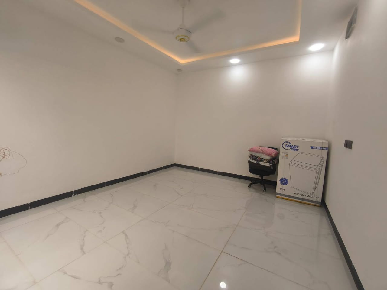 دار للبيع حي التعليم مجمع النور السكني 
مساحه الدار  240متر 
السعر 295مليون وبي مجال 
***********
***********
***********
