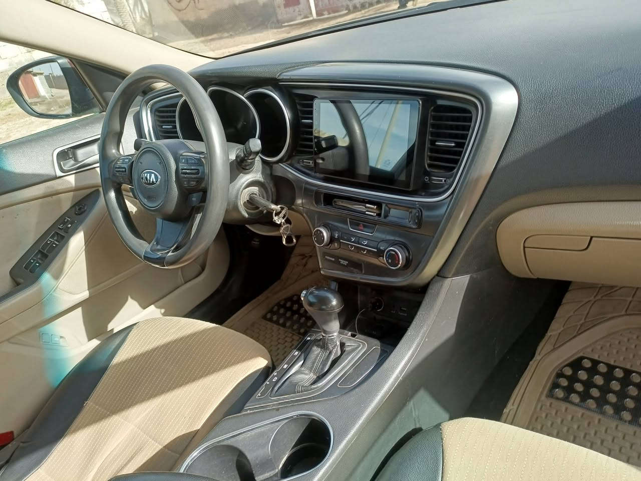 سلام عليكم ورحمه الله وبركاته
كيه اوبتيما 
موديل 2015
محرك 2400
رقم بغداد 
تحويل ثاني يوم 
وأرد أمريكي بدون ضرر فقط بارد بل باب سائق محرك جديد صار اسبوع من شاده صدر أمامي خلفي جديد سيارة جاهزة سعر 118او بيهه مجال مكان سياره ديالى بلدروز رقم الهاتف ***********
