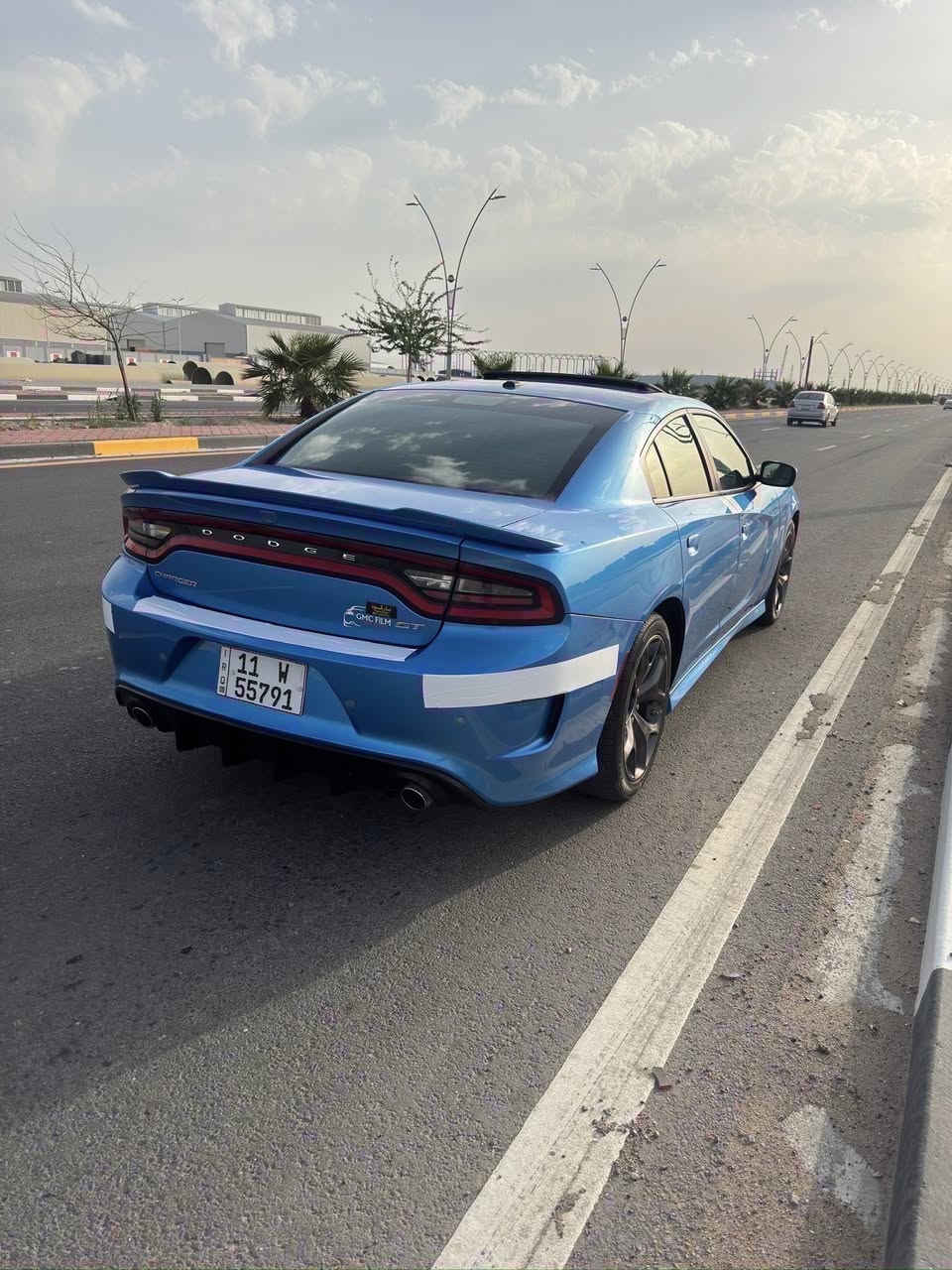 جارجر GT  جيتي  )

( وكاله هارلم خليجي  ) مغلفة PPF ضمان 10 سنوات 

الموديل : 2019 . (سياره خليجي وكاله هارلم ) 

( المحرك : 6V 3600. ) 

(سياره كفاله عامه لا صبغ ولا بارد ولا. شخوط ) 

العداد :80KM الف  شرط الفحص  ( سياره جديده ) 

(سياره بلاديه كله على ايد وحده )

( رقم بغداد بسمي الجديد تحويل ثاني يوم )

المواصفات : الون بحري الجميل 

* نسخة  GT 

* حساسات خلفية . 

* شاشه كبيرة مع نظام ملاحة نفكيشن GPS .

* سستم صوت الپاين مع سماعات پريميوم .

* ويل قياس 20 انج . 

* مصابيح امامية زنون . كلش عالي فلاش

* كشافات الضباب زنون . 

* فتحت سقف (سلايد) . 

* مقاعد رياضية من الجلد الفاخر . غرفة مخليلة بلون السيارة كلفتني 4 ورقات 

* المقاعد الأمامية كهربائية . 

* مقاعد أمامية تبريد وتدفئة . 

* تشغيل عن بعد . 

* ستيرن كهربائي . 

* تدفئة ستيرن . 

* محدد سرعة . 

* تلفون بلوتوث . 

* كاميرا خلفية .

* مرايا متحسسة للاضاءة العالية .

* كير شفتر بالستيرن . 

* الداخل سيستم كاربون ڤايبر كامل دشبول وبيبان 

* دخول ذكي (بصمة) .

سياره ماخذه من شركه هارلم 

سياره  خليجيه 

قطعة نادره سياره استخدام شخصي 1

رقمي *********** 

مكاني البصرة.."
