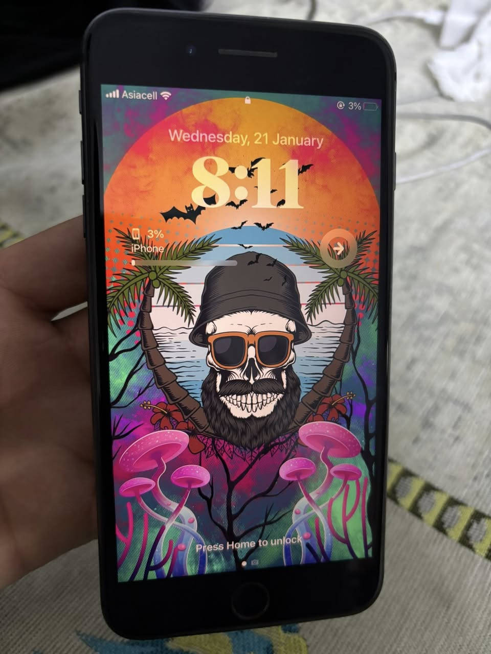 للبيع IPhone 8 Plus
ممفتوح شاشة بلادي بطارية بلادي كل جسمه بلادي 
بطاريه 75% بلادي 
سعر 125 
***********
