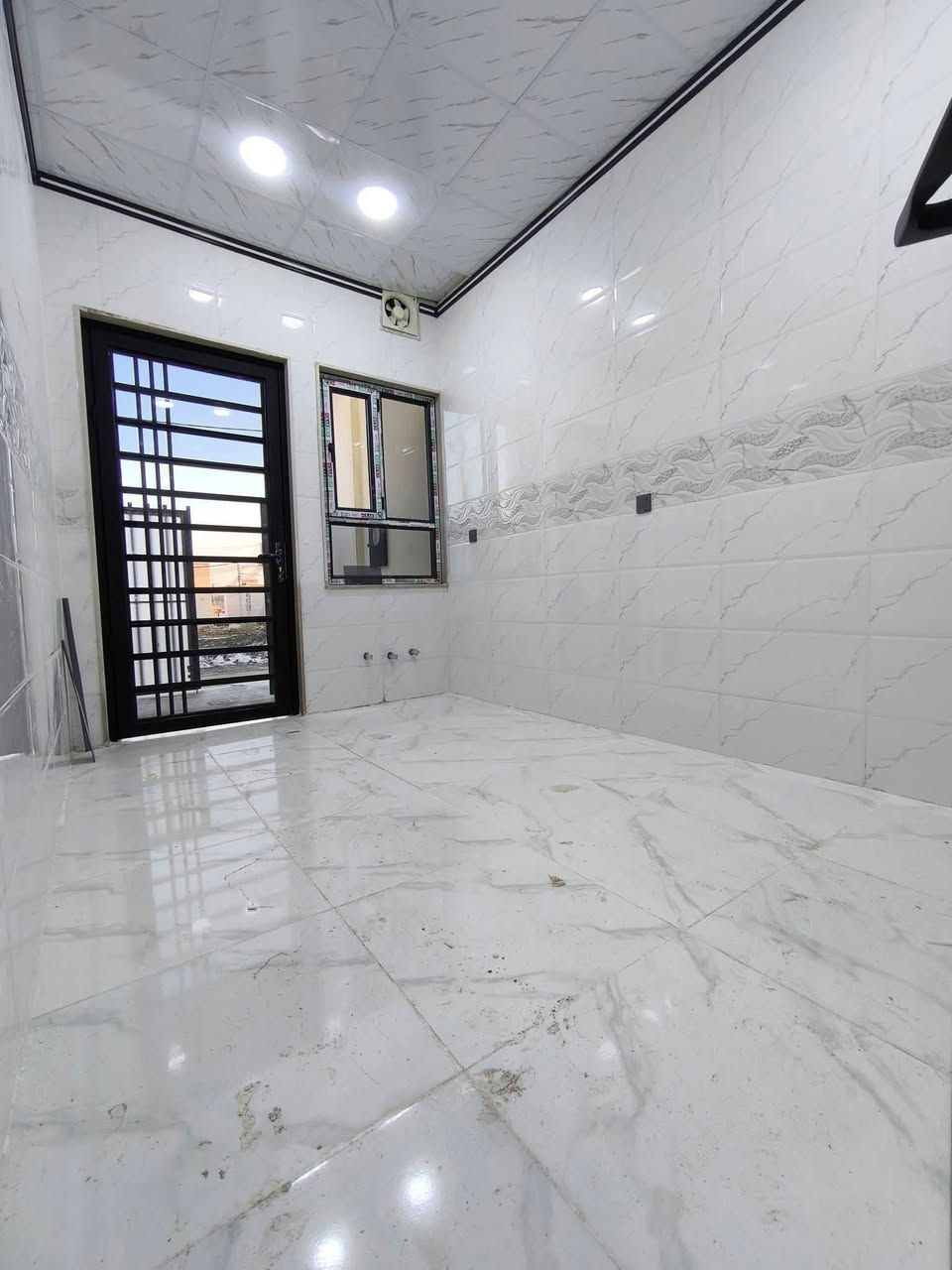 � داران- للبيع – فرصة لا تعوّض! 🏡
📍 الموقع: الموصل – [ حي- الملايين-الثانيه]
⚡خلف-افران-تبارك-شارع-12-موقع-مميز
📐 المساحة:كل-دار [120-متر واجهة-6]
🛏️ عدد الغرف: [4-غرف نوم سويت ]
🛁 عدد الحمامات: [3- حمام ]
🍽️ مطبخ + صالة + كراج + سطح 

✨ المميزات:
✅ موقع حيوي وقريب من الخدمات
✅ بناء مرتب وتشطيب راقي
✅ مدخل مستقل
✅صنف-للعقار-زراعي-نموذج-25-حق-تصرف
✨علق-بتم-ويصلك-سعر 
💸 السعر: [ يُذكر عند التواصل / او الاتصال ]

📞 للاستفسار والمعاينة اتصلوا بنا على الأرقام التالية:
***********

***********

#عروض #مكتب #الحارث #الحديث #التجارة #العقار #نستقبل #كافة #العروضات #العقارية #في #احياء #الموصل #بيوت #ارضي #هيكل #عمارت #تجاريه
