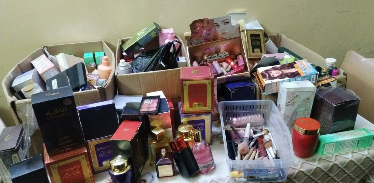 شلعه مكياج للبيع بيهم فوك ٤٠٠ قطعه بيهم مكياج عادي بيهم اصلي وبيهم عطورات هنديه وبيهم عطورات خليجي مشكل ابيعهم شلع شراي يتصل ع خص او يراسل البيج

***********
