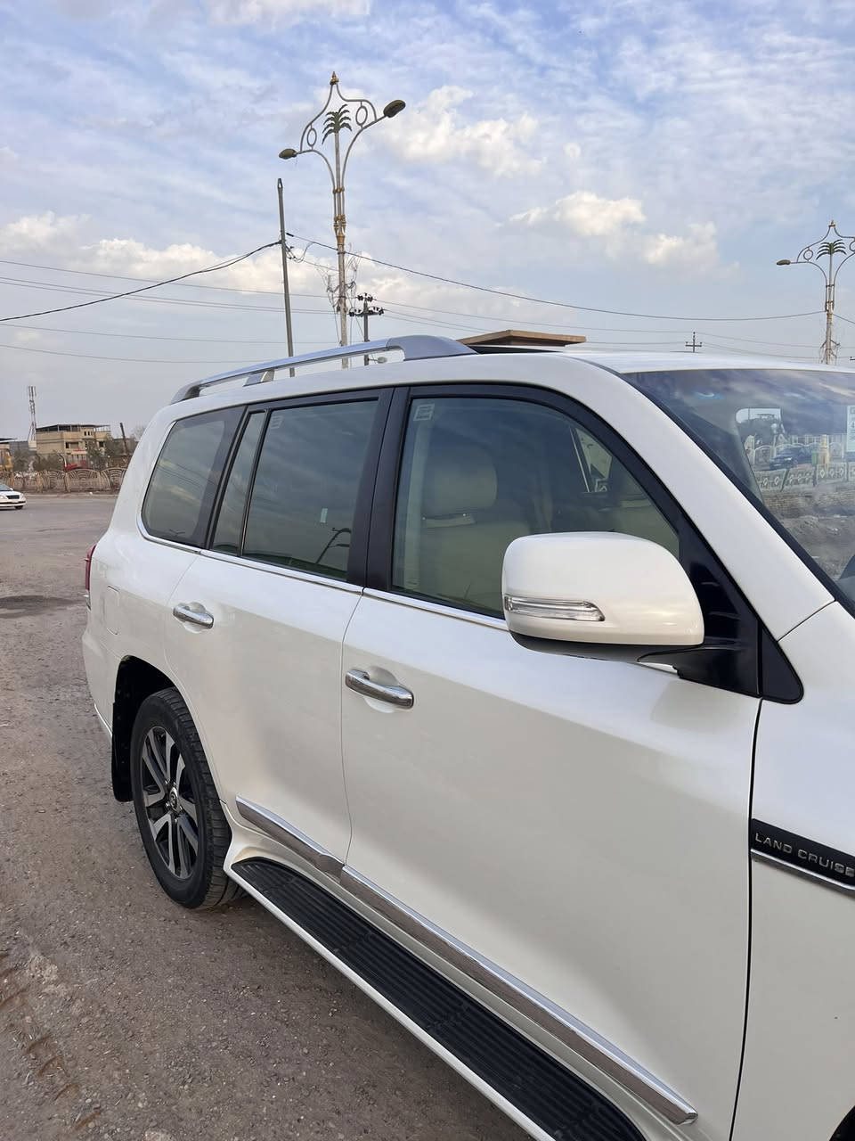 السلام عليكم 
لاندكروز 2019 ساز اصل كفاله عامه جديده للأخير كلش 
8 سلندر مكينه ما مفتوحه جاهزه من تخم تاير حداديه تبريد مكنيه كير مواصفات الساز معروفه ماكو داعي اذكرهن ماشيه 121 الف حقيقي رقمه بصره تحويل ثاني يوم ابيع واراوس حسب القناعه رقمي للأستفسار ***********
