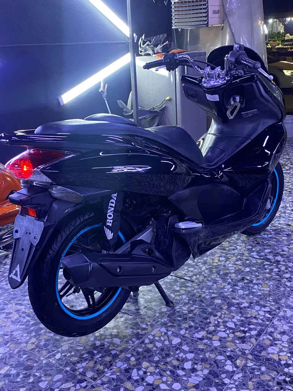 السلام عليكم جيل اول للبيع كفاله عامه ماشيه ٦٠ جاهزززه اي نقص مابيها محرك ١٢٥  مكاني بغداد حي اور***********  السعر ١٢ وبيها مجال
