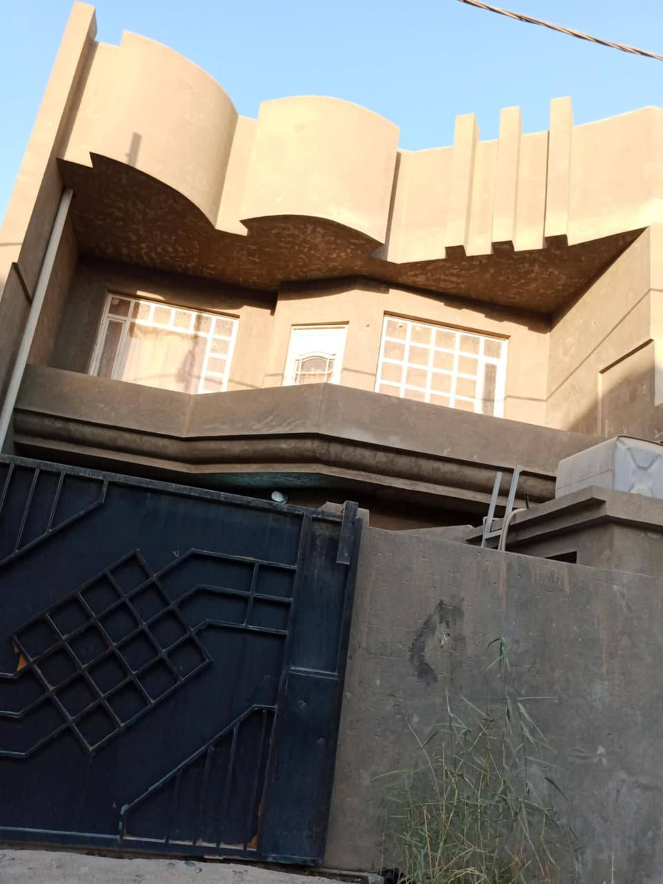 بيت للبيع ١٥٠ م طابقين مجاور البستاني ومطعم حجي حسين ثاني بيت عن الشارع العام ٤ غرف نوم السعر ٢٢٥ مليون قابل للتفاوض .رقم واتس ***********
