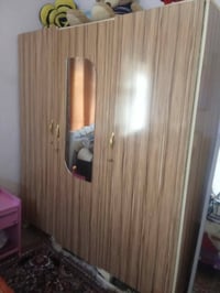 كنتور نضيف للبيع السعر ١٠٠ بي مجال شراي اتصل او واتساب 07700271803