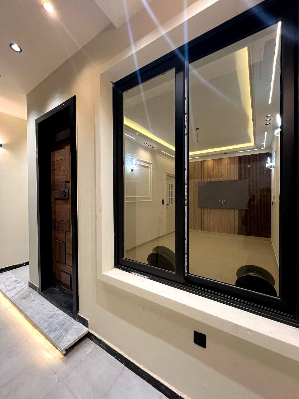 #مكتب_نيوهاوس_للعقار
للبيع  ١٠٠م طابقين منطقة الامانة
.......
اعلان رقم ٣٩٥
.......
مشتمل ١٠٠م طابقين بناء ٢٠٢٦ 
مواصفات المشتمل
.......
واجهة ٥ نزال ٢٠
٣ نوم
صحيات عدد ٢
ابواب قاصة
شبابيك المنيوم
ديكورات داخليه روعة
تقع المشتمل في منطقة الامانة بظهر الشارع التجاري مباشرةََ
للاستفسار *********** متوفر واتس اب اتصال
مكتب نيو هاوس للعقار الكائن في
حي الجهاد الديوان مقابل الامانة قرب كوفي ركن الديوان
