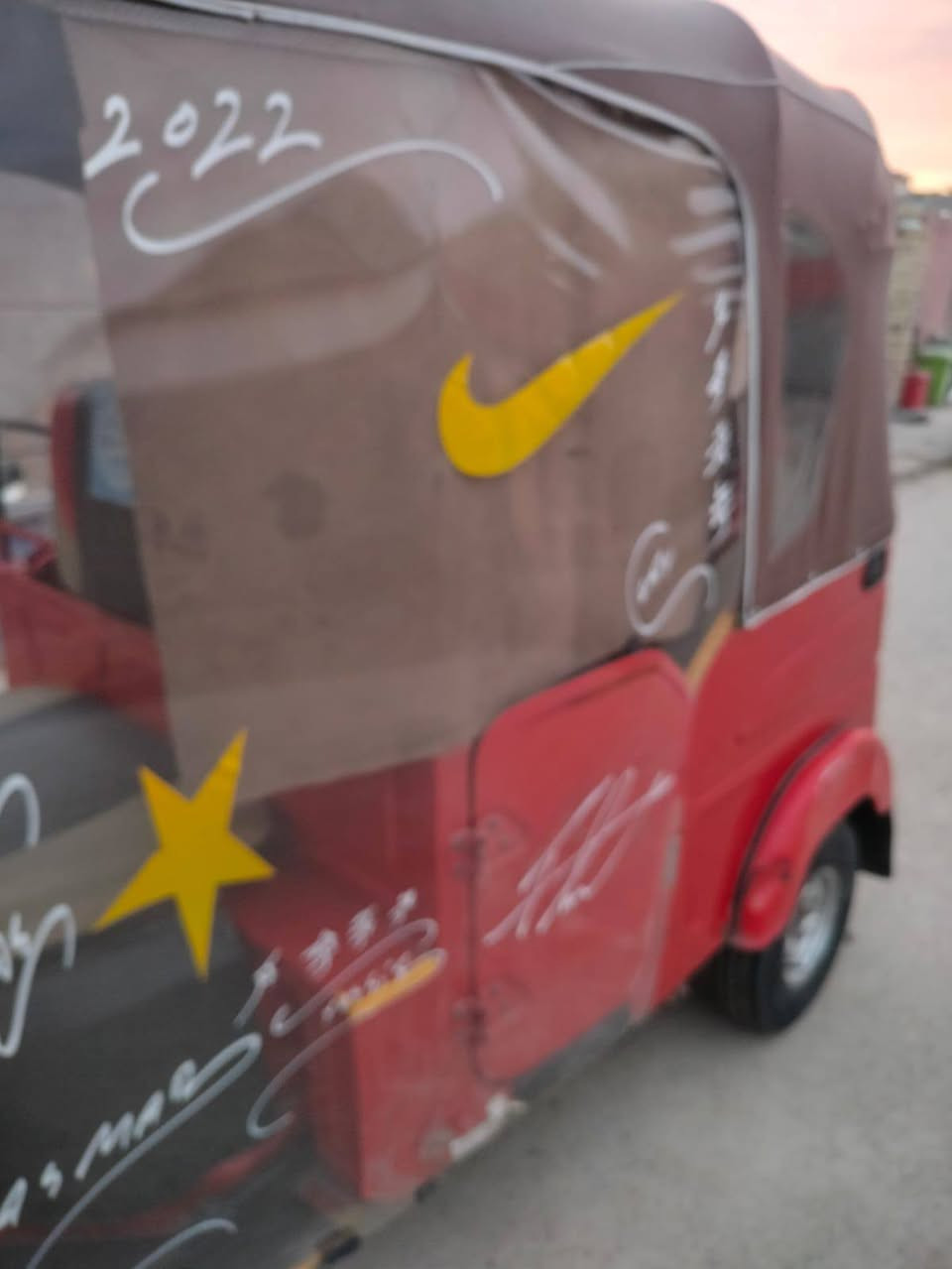 سلام عليكم تكتك الون احمر موديل 22 / كفاله عامه من صبغ أو تكحيل رقم انكليزي السعر 9وربع بيها مجال متواجد عل رقم ***********
