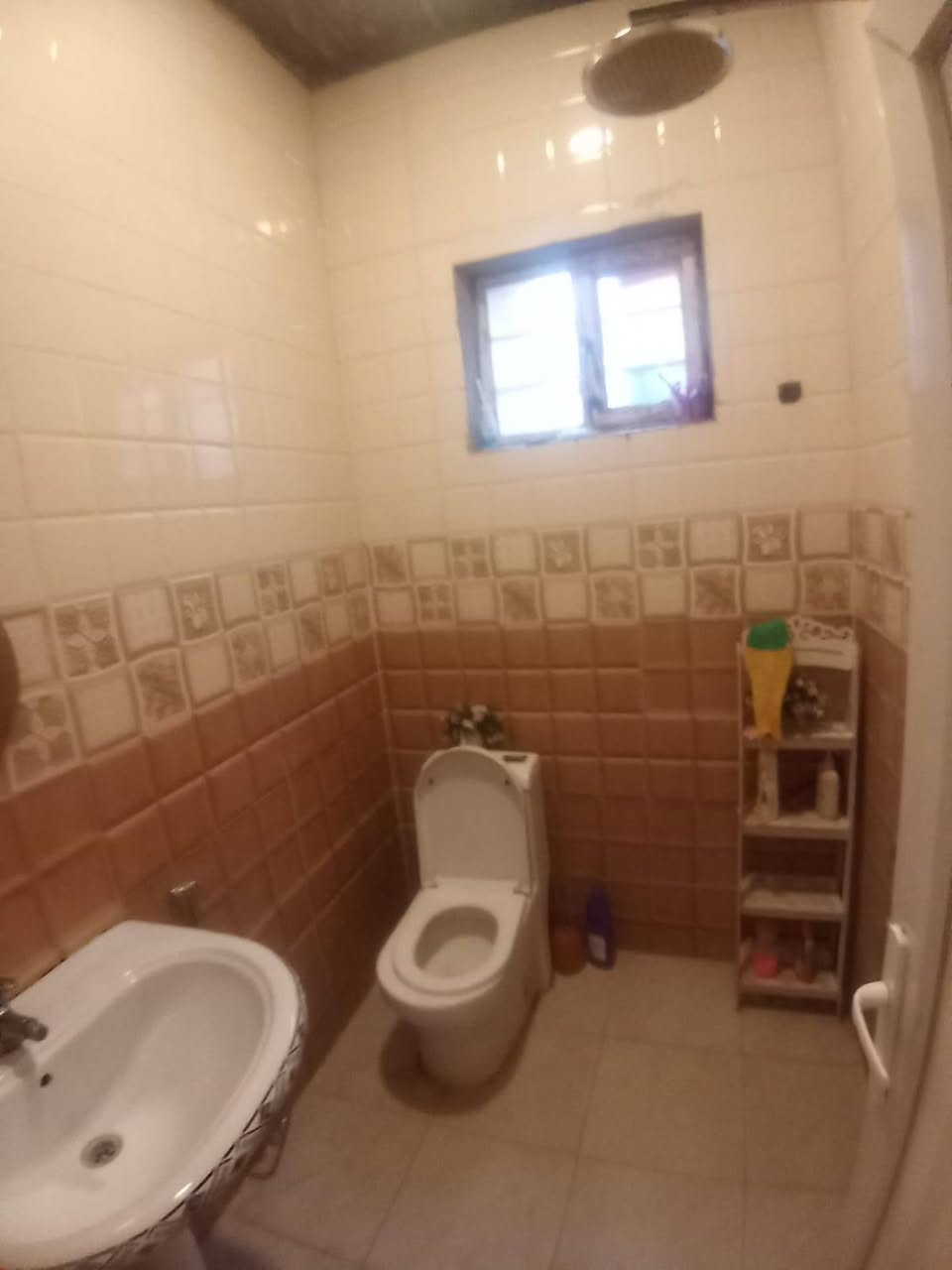 بيت للبيع مساحه ١٠٠الواجهيه ٦منطقه الشموخ تبليط ومجاري السعر ٩٠ الاتصال على الرقم ***********
