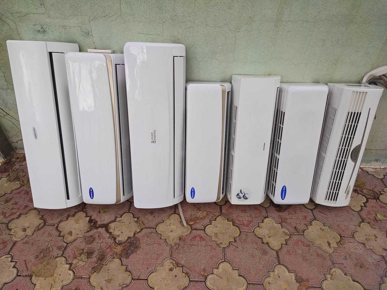 يتوفر سبالت :
3طن جداري عدد4
2.5طن جداري عدد5
2طن جداري عدد 50
1.5طن جداري عدد32
1طن جداري عدد 5
ملحقات :داخليه وخارجية وبليت (بيلادي وجوكر) وريمونت (بيلادي وجوكر).
بيع فقط جمله 
***********
