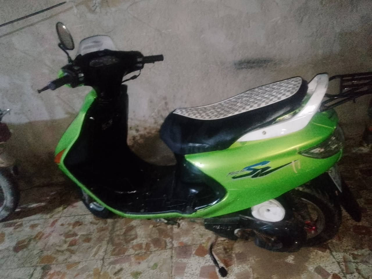 سلام عليكم عندي دراجه فراشه فحل معايزه شي كهربايات كلها شغاله سلف شغال اشاير شغالات لايت شغال  مكاني نجف حي نداء قرب جامعت كفيل سعر 450 بيها مجال رقم، ***********
