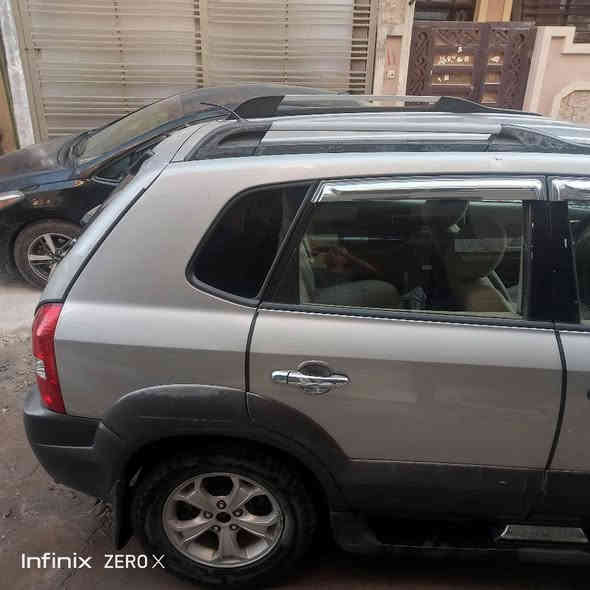 توسان ٢٠٠٩ خليجي ضربتها بباب الجنطه فقط كد شبر وبابين يسرى جراد ومصبوغ والباقي مابيه شي
 رقم دولي
تم تخفيض السعر متوازي عالبيع
السعر المطلوب ١٠٥
للاستفسار الاتصال ***********
يوجد واتساب عنوان بغداد اعظميه سبع الكار بغداد
