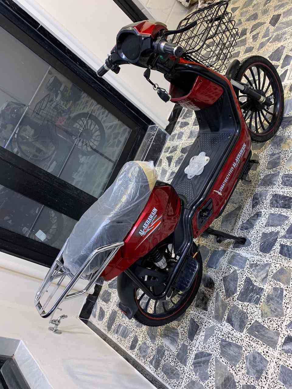 للبيع دراجه الاخوين
5 بطاريات 
بطاريات جدد نوع ونلي 
دراجه كامله من كل نواحي + المرايات موجوده 
 السعر : 350 وبيه مجال 
مكان : الفلوجه 
هـ ***********
