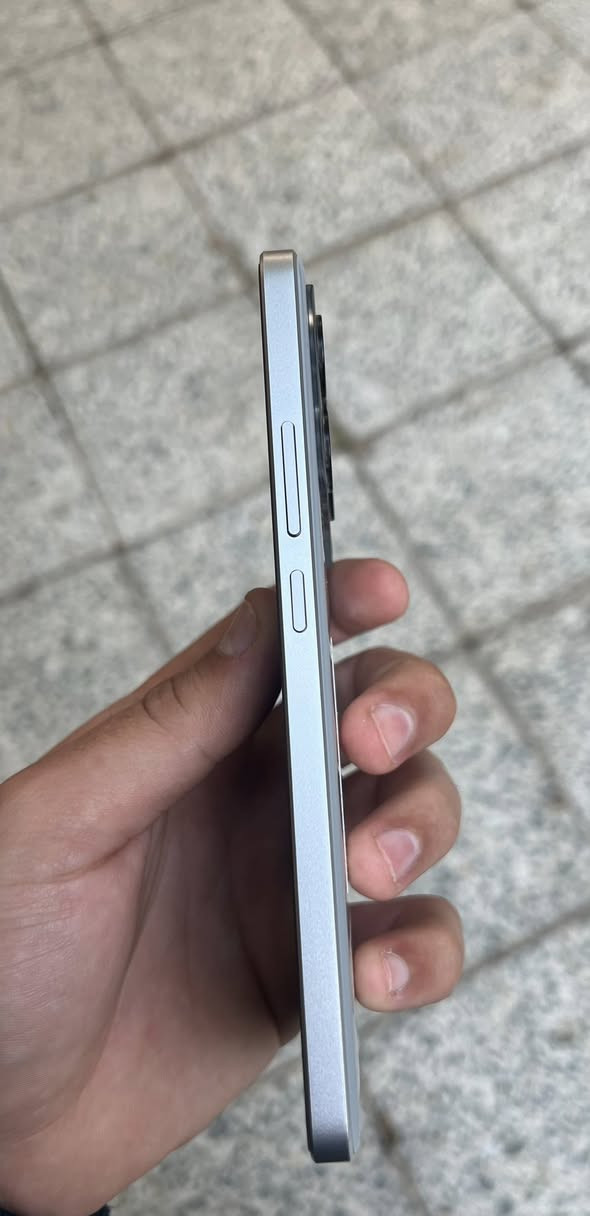 سلام عليكم ورحمة الله
بوكو X6Pro

شاشة AMOLED 6.67 إنج 120Hz
معالج قوي Dimensity 8300 Ultra
رام 12GB
ذاكرة 512GB
كاميرا رئيسية 64MP مع تثبيت OIS
بطارية 5000mAh
شحن سريع 67W
يدعم 5G
ملحقاته كامله عده الكارتون 
اللون المميز والنضافه كدامك 100‎%‎
بيع فقط السعر 325 وبي مجال 
مكاني بغداد الغزاليه 
هاتف : ‭***********‬
***********
