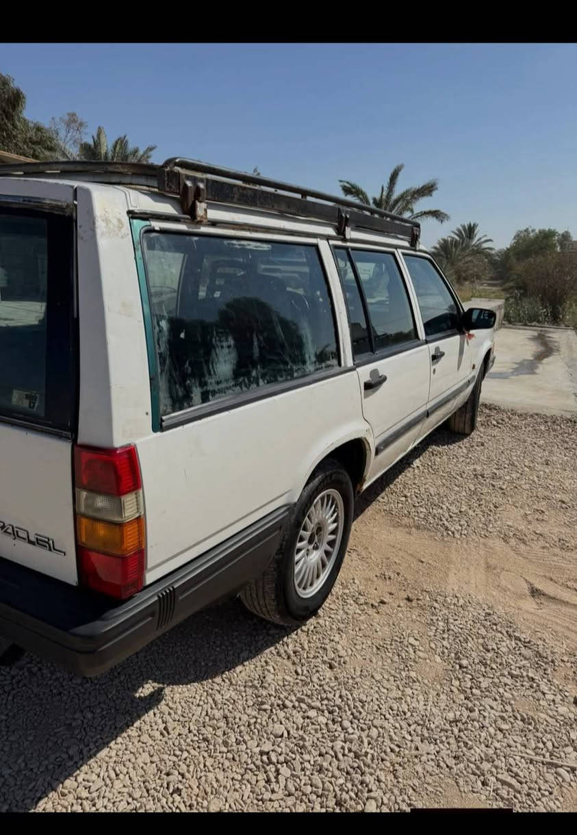 مستعجل على بيعتها فالفو للبيع موديل 92حجم 740مكينه 2.5راس الثور كير اوتماتيك رقم قادسيه الماني السياره ابلاديه احلا من الصوره تخم تاير دوشمه جديده تبريد ثلج 🥶🥶المكان حله كفل مكلف بلنشر رقم راعي السياره ***********او ***********
