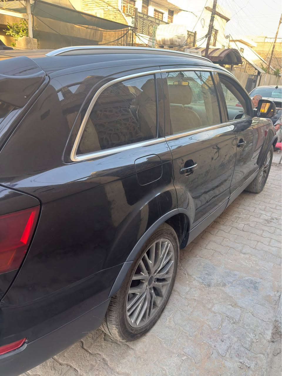 السلام عليكم بيع او مراوس اودي Q7 موديل ٢٠٠٧ بغداد سنويه لل٢٨ سبعه راكب فول مواصفات لل اخير فور ويل مكينه جديده شديت مال حاويه قبل شهر كير جديد شفتات ستيرن بنوراما بدلت المكينه وراح الغاز مال التبريد والكنترول وكف اعتقد فيوز ماوديته بعد بيهة خربطه تك مكينه ٣٦٠٠ سته سلندر اقتصاديه كلش بيهة قطعه وحده فقط الباب الخلف السايق معروضه ٨٣ مكاني بغداد الدوره *********** Colombo, Sri Lanka
